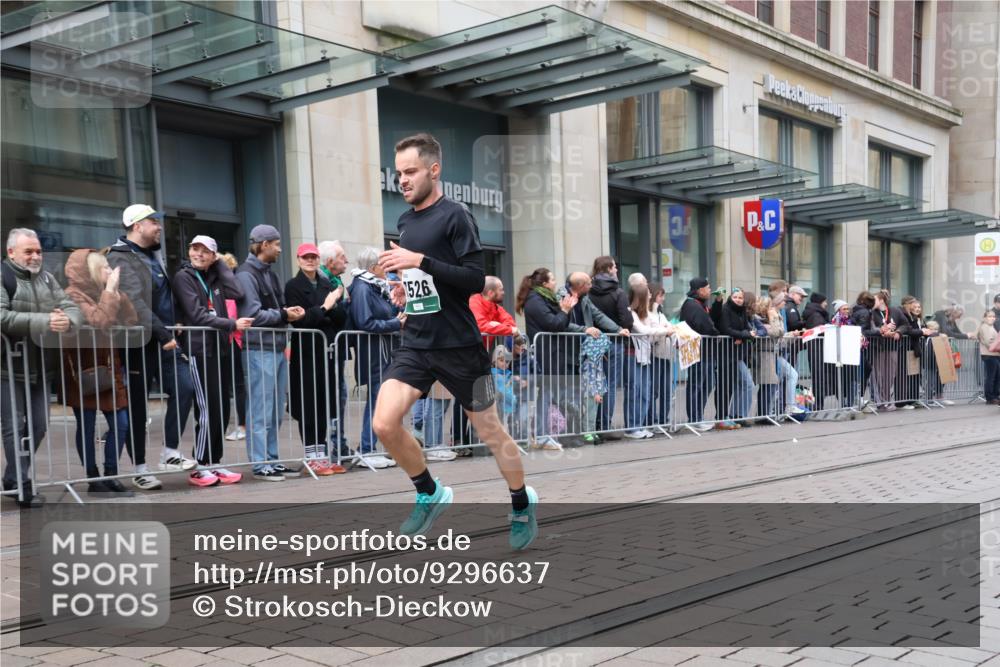 05.10.2025 - 20. swb-Marathon Bremen Strokosch-Dieckow http://msf.ph/oto/9296637 05.10.2025 13:03:07 Ziel 635, 2613, 4758, 4786, 5588, 5831, 7526, 635, 2613, 4758, 4786, 5588, 5831, 7526 meine-sportfotos.de