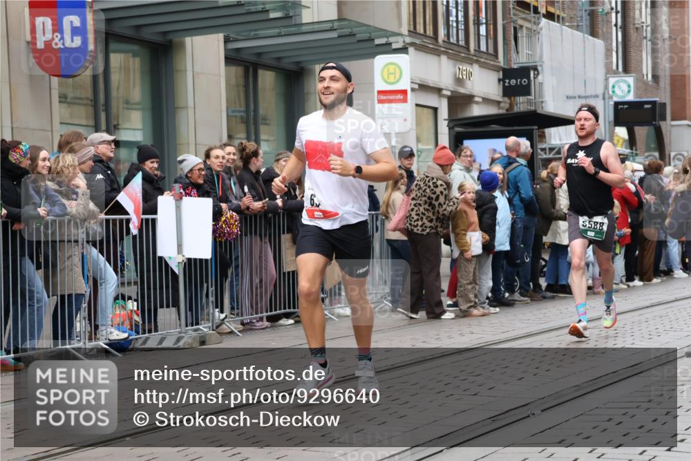 05.10.2025 - 20. swb-Marathon Bremen Strokosch-Dieckow http://msf.ph/oto/9296640 05.10.2025 13:03:15 Ziel 635, 2613, 4617, 4758, 4786, 5588, 6804, 635, 2613, 4617, 4758, 4786, 5588, 6804 meine-sportfotos.de
