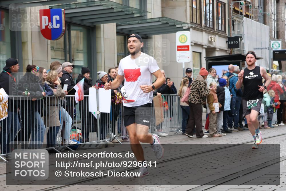 05.10.2025 - 20. swb-Marathon Bremen Strokosch-Dieckow http://msf.ph/oto/9296641 05.10.2025 13:03:15 Ziel 635, 2613, 4617, 4758, 4786, 5588, 6804, 635, 2613, 4617, 4758, 4786, 5588, 6804 meine-sportfotos.de