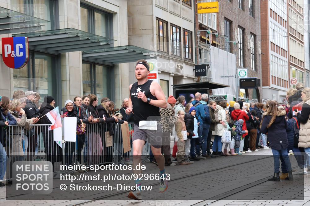 05.10.2025 - 20. swb-Marathon Bremen Strokosch-Dieckow http://msf.ph/oto/9296643 05.10.2025 13:03:16 Ziel 506, 635, 2613, 4617, 4758, 4786, 5588, 6804, 506, 635, 2613, 4617, 4758, 4786, 5588, 6804 meine-sportfotos.de