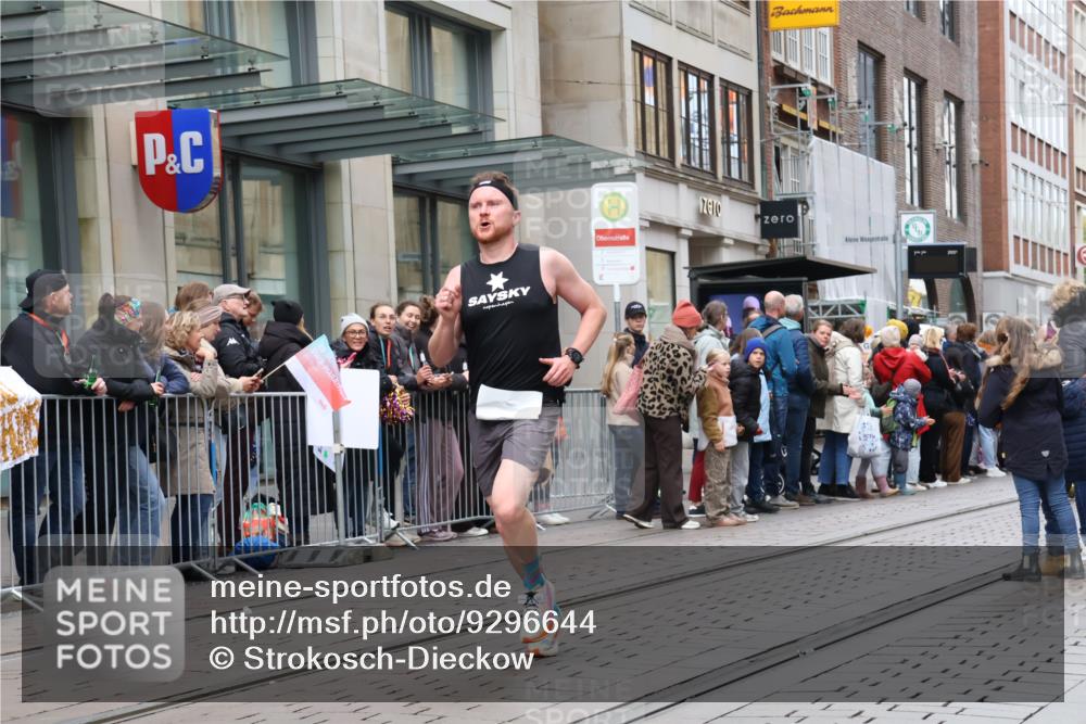 05.10.2025 - 20. swb-Marathon Bremen Strokosch-Dieckow http://msf.ph/oto/9296644 05.10.2025 13:03:17 Ziel 506, 635, 2613, 4617, 4758, 4786, 5588, 6804, 506, 635, 2613, 4617, 4758, 4786, 5588, 6804 meine-sportfotos.de