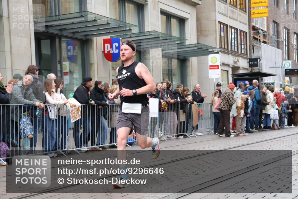 05.10.2025 - 20. swb-Marathon Bremen Strokosch-Dieckow http://msf.ph/oto/9296646 05.10.2025 13:03:17 Ziel 506, 635, 2613, 4617, 4758, 4786, 5588, 6804, 506, 635, 2613, 4617, 4758, 4786, 5588, 6804 meine-sportfotos.de