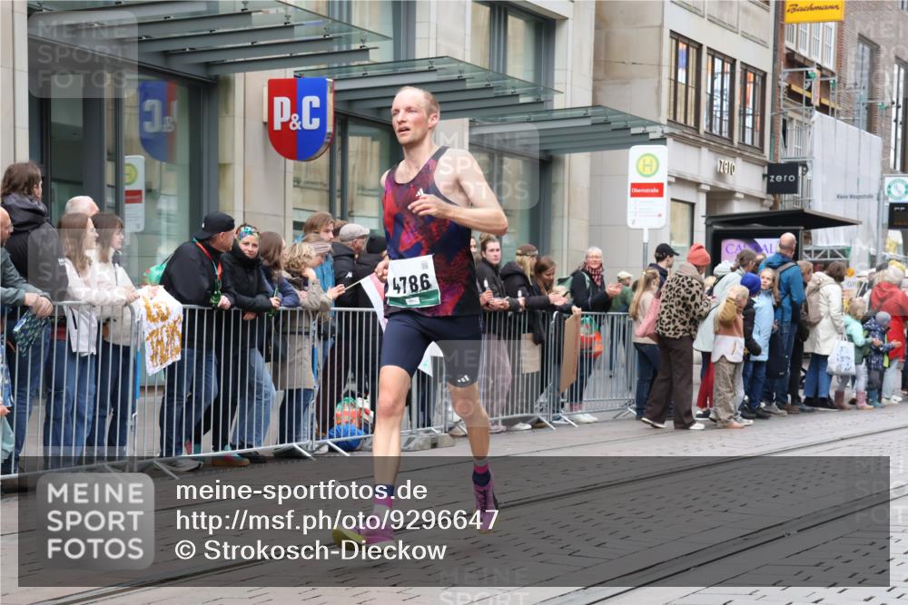 05.10.2025 - 20. swb-Marathon Bremen Strokosch-Dieckow http://msf.ph/oto/9296647 05.10.2025 13:03:21 Ziel 506, 635, 2613, 3061, 3084, 4617, 4758, 4786, 5588, 6804, 506, 635, 2613, 3061, 3084, 4617, 4758, 4786, 5588, 6804 meine-sportfotos.de