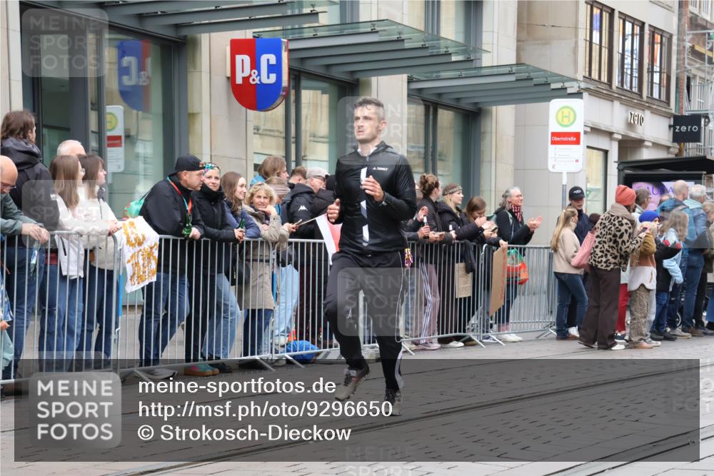 05.10.2025 - 20. swb-Marathon Bremen Strokosch-Dieckow http://msf.ph/oto/9296650 05.10.2025 13:03:27 Ziel 506, 1105, 2613, 3061, 3084, 4215, 4617, 4758, 4786, 5786, 6804, 506, 1105, 2613, 3061, 3084, 4215, 4617, 4758, 4786, 5786, 6804 meine-sportfotos.de