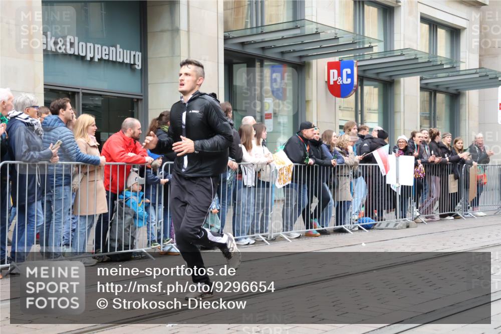 05.10.2025 - 20. swb-Marathon Bremen Strokosch-Dieckow http://msf.ph/oto/9296654 05.10.2025 13:03:28 Ziel 506, 1105, 2613, 3061, 3084, 4215, 4617, 4758, 4786, 5786, 6804, 506, 1105, 2613, 3061, 3084, 4215, 4617, 4758, 4786, 5786, 6804 meine-sportfotos.de