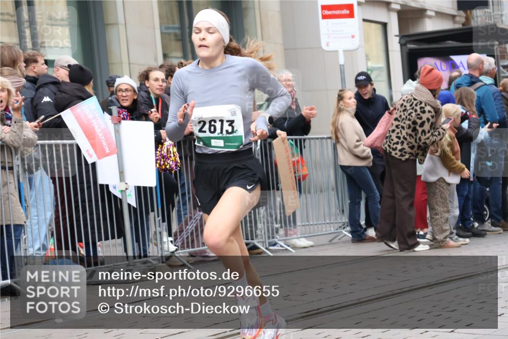 05.10.2025 - 20. swb-Marathon Bremen Strokosch-Dieckow http://msf.ph/oto/9296655 05.10.2025 13:03:29 Ziel 506, 1105, 2613, 3061, 3084, 4215, 4617, 4758, 4786, 5786, 6804, 506, 1105, 2613, 3061, 3084, 4215, 4617, 4758, 4786, 5786, 6804 meine-sportfotos.de
