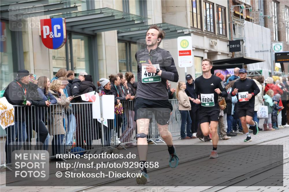 05.10.2025 - 20. swb-Marathon Bremen Strokosch-Dieckow http://msf.ph/oto/9296658 05.10.2025 13:03:31 Ziel 506, 1105, 2472, 3061, 3084, 4215, 4617, 4758, 5786, 6804, 7070, 506, 1105, 2472, 3061, 3084, 4215, 4617, 4758, 5786, 6804, 7070 meine-sportfotos.de