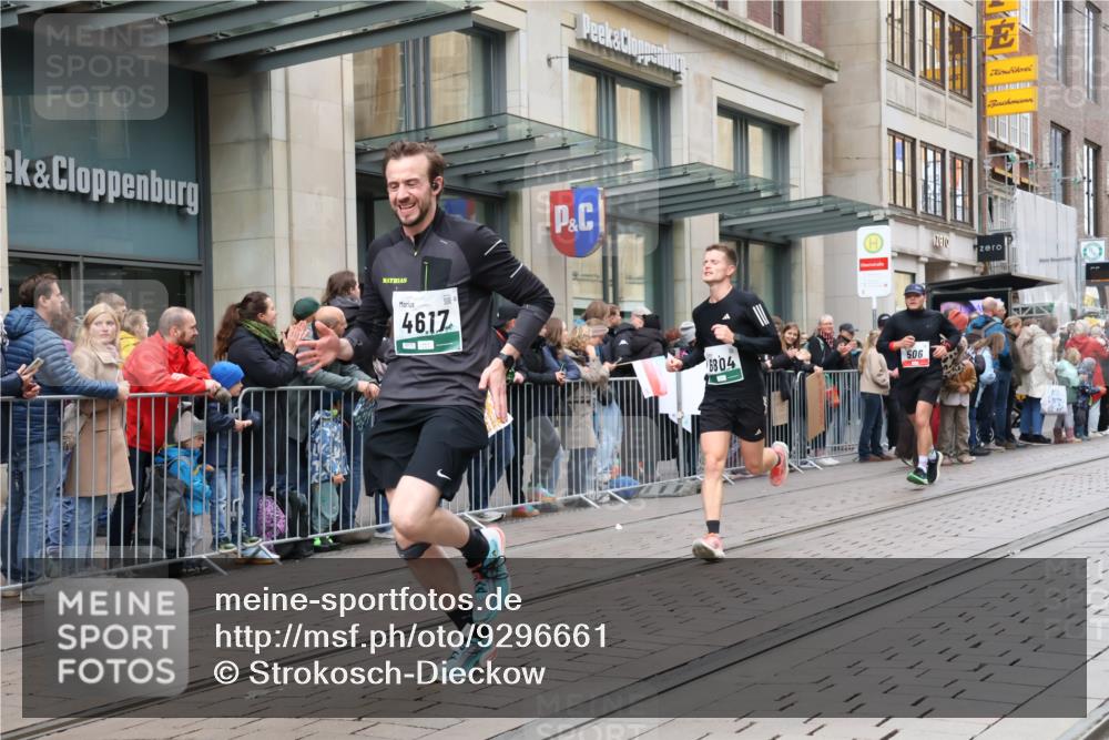 05.10.2025 - 20. swb-Marathon Bremen Strokosch-Dieckow http://msf.ph/oto/9296661 05.10.2025 13:03:32 Ziel 506, 1105, 2472, 3061, 3084, 4215, 4617, 4758, 5786, 6804, 7070, 8013, 506, 1105, 2472, 3061, 3084, 4215, 4617, 4758, 5786, 6804, 7070, 8013 meine-sportfotos.de