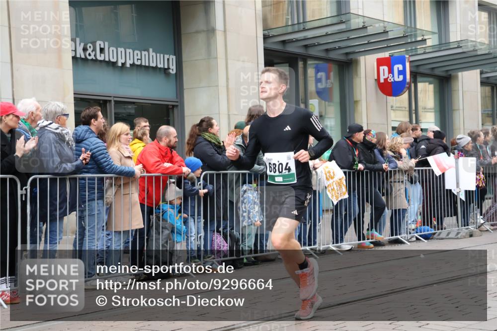 05.10.2025 - 20. swb-Marathon Bremen Strokosch-Dieckow http://msf.ph/oto/9296664 05.10.2025 13:03:33 Ziel 506, 1105, 2472, 3061, 3084, 4215, 4617, 5786, 6804, 7070, 8013, 506, 1105, 2472, 3061, 3084, 4215, 4617, 5786, 6804, 7070, 8013 meine-sportfotos.de