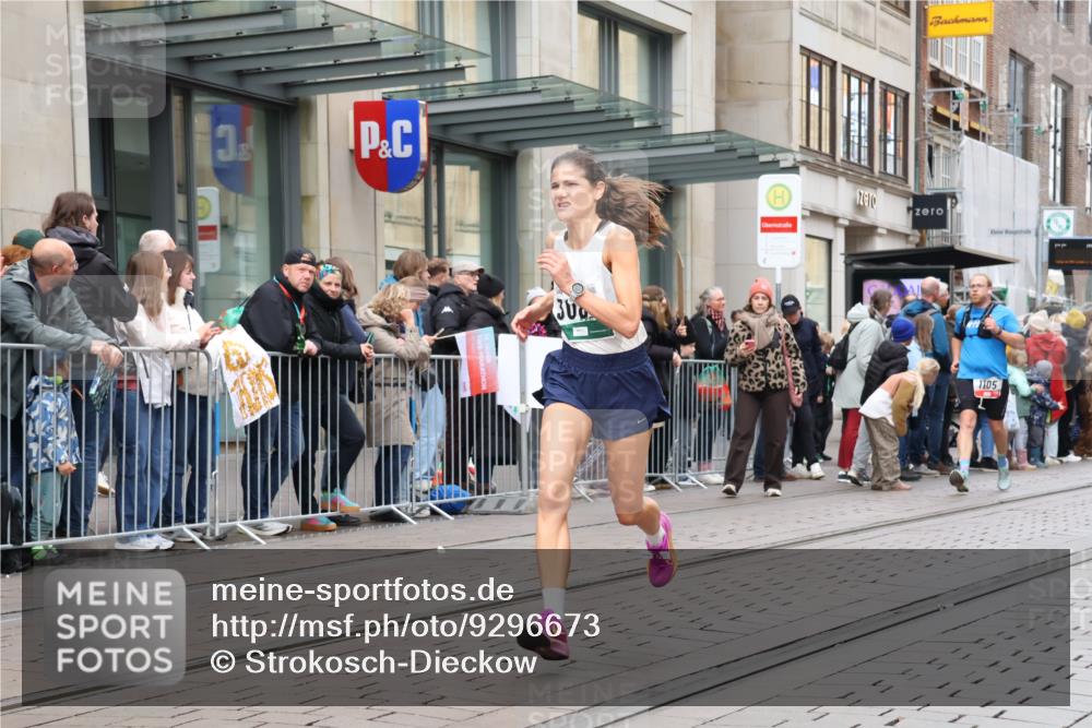 05.10.2025 - 20. swb-Marathon Bremen Strokosch-Dieckow http://msf.ph/oto/9296673 05.10.2025 13:03:37 Ziel 506, 1105, 1652, 2472, 2482, 2656, 3061, 3084, 4215, 5786, 7070, 8013, 506, 1105, 1652, 2472, 2482, 2656, 3061, 3084, 4215, 5786, 7070, 8013 meine-sportfotos.de