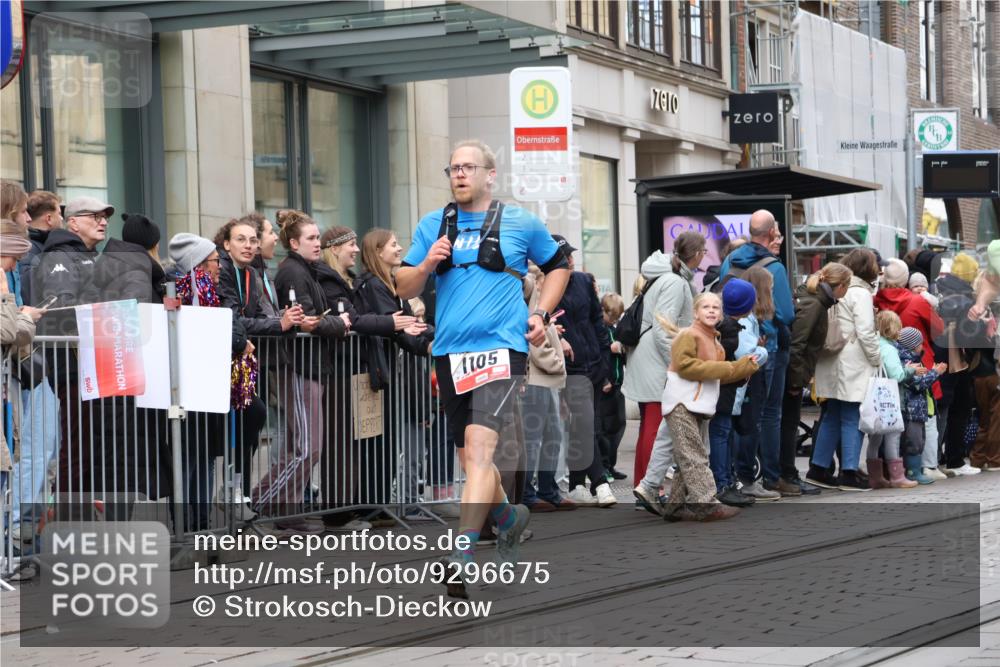 05.10.2025 - 20. swb-Marathon Bremen Strokosch-Dieckow http://msf.ph/oto/9296675 05.10.2025 13:03:38 Ziel 506, 1105, 1652, 2472, 2482, 2656, 3061, 3084, 4215, 4848, 5786, 7070, 8013, 506, 1105, 1652, 2472, 2482, 2656, 3061, 3084, 4215, 4848, 5786, 7070, 8013 meine-sportfotos.de