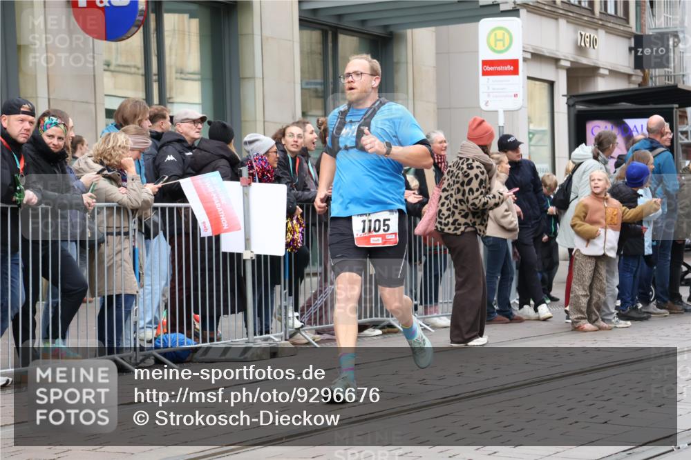 05.10.2025 - 20. swb-Marathon Bremen Strokosch-Dieckow http://msf.ph/oto/9296676 05.10.2025 13:03:39 Ziel 506, 1105, 1652, 2472, 2482, 2656, 3061, 3084, 4215, 4848, 5786, 7070, 8013, 506, 1105, 1652, 2472, 2482, 2656, 3061, 3084, 4215, 4848, 5786, 7070, 8013 meine-sportfotos.de
