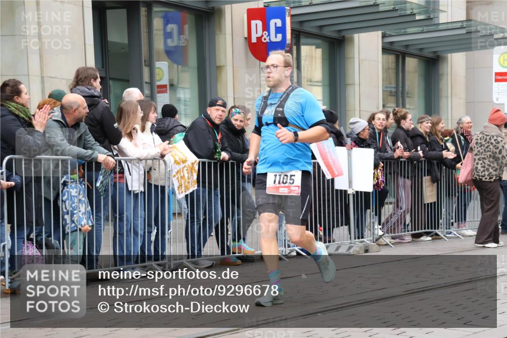 05.10.2025 - 20. swb-Marathon Bremen Strokosch-Dieckow http://msf.ph/oto/9296678 05.10.2025 13:03:39 Ziel 506, 1105, 1652, 2472, 2482, 2656, 3061, 3084, 4215, 4848, 5786, 7070, 8013, 506, 1105, 1652, 2472, 2482, 2656, 3061, 3084, 4215, 4848, 5786, 7070, 8013 meine-sportfotos.de