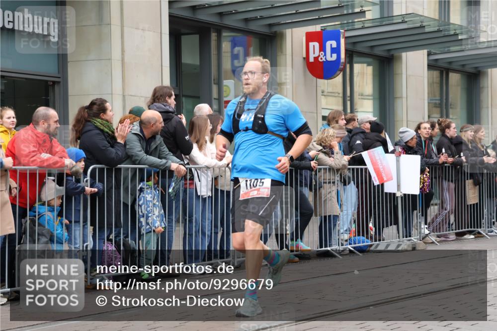 05.10.2025 - 20. swb-Marathon Bremen Strokosch-Dieckow http://msf.ph/oto/9296679 05.10.2025 13:03:40 Ziel 506, 1105, 1652, 2068, 2472, 2482, 2656, 3061, 3084, 4215, 4848, 5786, 7070, 8013, 506, 1105, 1652, 2068, 2472, 2482, 2656, 3061, 3084, 4215, 4848, 5786, 7070, 8013 meine-sportfotos.de