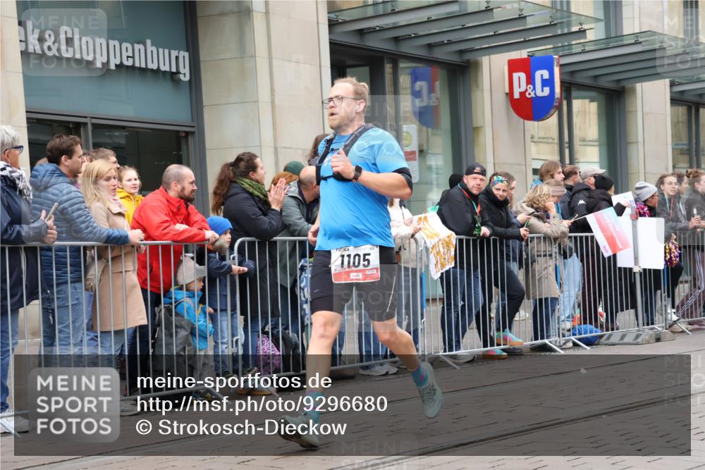 05.10.2025 - 20. swb-Marathon Bremen Strokosch-Dieckow http://msf.ph/oto/9296680 05.10.2025 13:03:40 Ziel 506, 1105, 1652, 2068, 2472, 2482, 2656, 3061, 3084, 4215, 4848, 5786, 7070, 8013, 506, 1105, 1652, 2068, 2472, 2482, 2656, 3061, 3084, 4215, 4848, 5786, 7070, 8013 meine-sportfotos.de