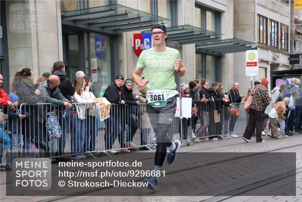 05.10.2025 - 20. swb-Marathon Bremen Strokosch-Dieckow http://msf.ph/oto/9296681 05.10.2025 13:03:41 Ziel 506, 1105, 1652, 2068, 2472, 2482, 2656, 3061, 3084, 4215, 4848, 5786, 7070, 8013, 506, 1105, 1652, 2068, 2472, 2482, 2656, 3061, 3084, 4215, 4848, 5786, 7070, 8013 meine-sportfotos.de
