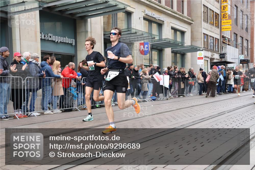 05.10.2025 - 20. swb-Marathon Bremen Strokosch-Dieckow http://msf.ph/oto/9296689 05.10.2025 13:03:48 Ziel 329, 706, 1652, 2068, 2472, 2482, 2643, 2656, 4215, 4848, 5786, 6295, 7070, 7735, 7900, 8013, 329, 706, 1652, 2068, 2472, 2482, 2643, 2656, 4215, 4848, 5786, 6295, 7070, 7735, 7900, 8013 meine-sportfotos.de