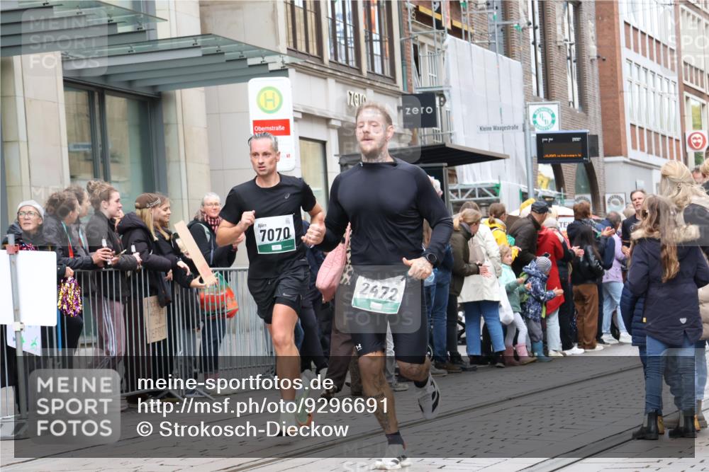 05.10.2025 - 20. swb-Marathon Bremen Strokosch-Dieckow http://msf.ph/oto/9296691 05.10.2025 13:03:49 Ziel 329, 706, 1652, 2068, 2472, 2482, 2643, 2656, 4215, 4848, 5786, 6295, 7070, 7735, 7900, 8013, 329, 706, 1652, 2068, 2472, 2482, 2643, 2656, 4215, 4848, 5786, 6295, 7070, 7735, 7900, 8013 meine-sportfotos.de