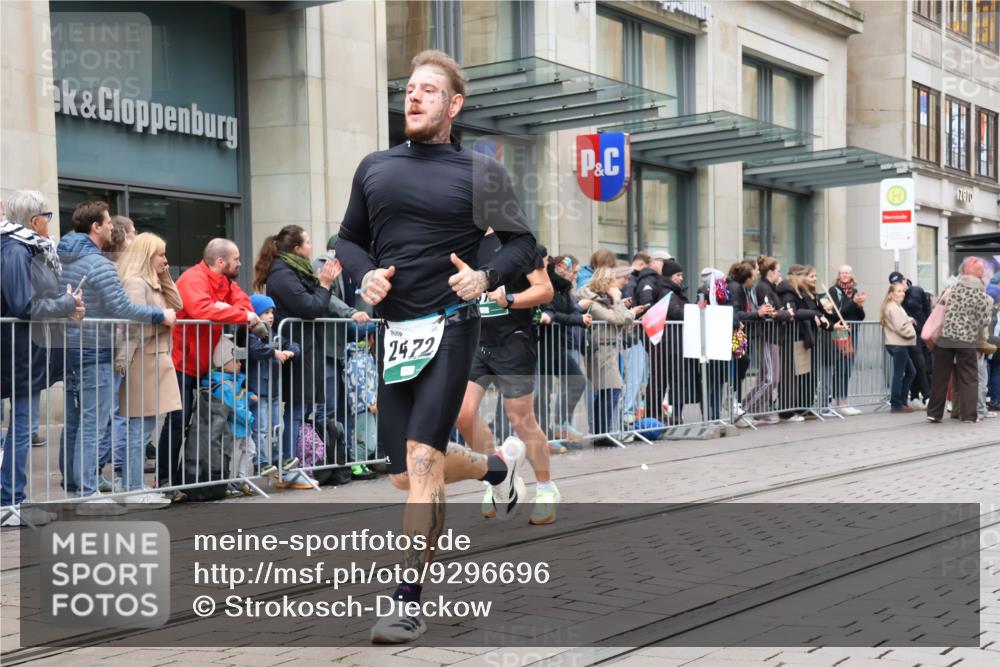 05.10.2025 - 20. swb-Marathon Bremen Strokosch-Dieckow http://msf.ph/oto/9296696 05.10.2025 13:03:51 Ziel 329, 706, 1652, 2068, 2472, 2482, 2643, 2656, 3320, 4215, 4848, 6295, 7070, 7735, 7900, 8013, 329, 706, 1652, 2068, 2472, 2482, 2643, 2656, 3320, 4215, 4848, 6295, 7070, 7735, 7900, 8013 meine-sportfotos.de