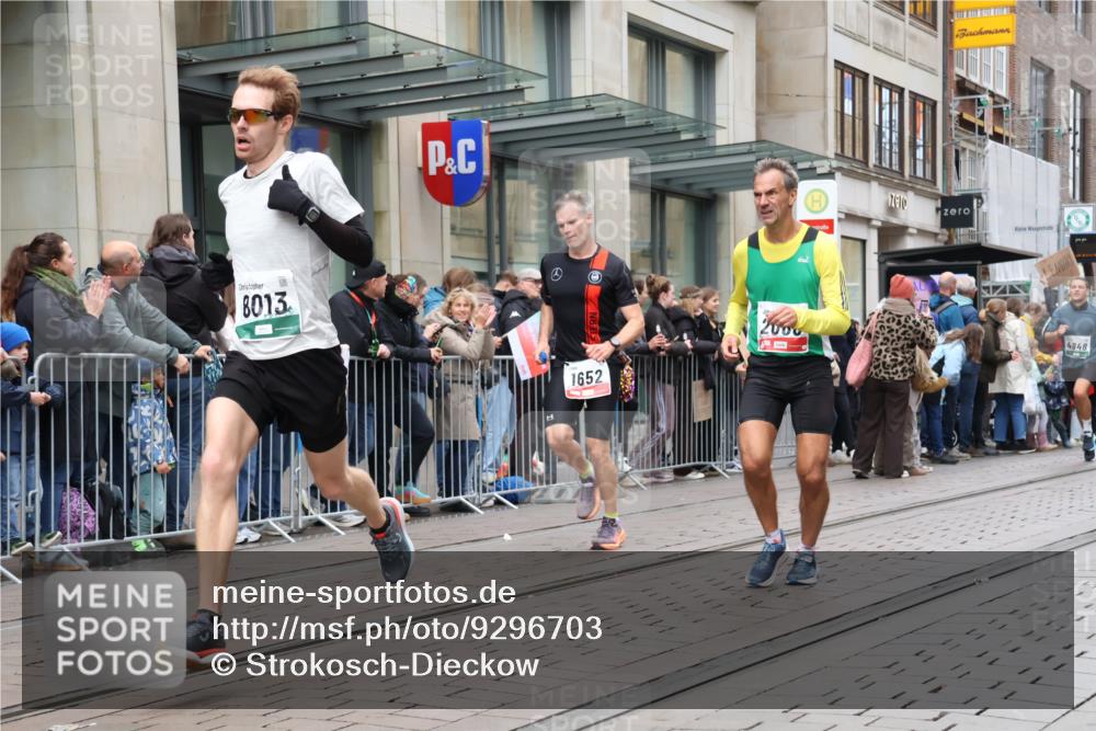 05.10.2025 - 20. swb-Marathon Bremen Strokosch-Dieckow http://msf.ph/oto/9296703 05.10.2025 13:03:54 Ziel 329, 706, 1652, 2068, 2472, 2482, 2643, 2656, 3320, 4848, 6295, 7070, 7583, 7735, 7900, 8013, 329, 706, 1652, 2068, 2472, 2482, 2643, 2656, 3320, 4848, 6295, 7070, 7583, 7735, 7900, 8013 meine-sportfotos.de