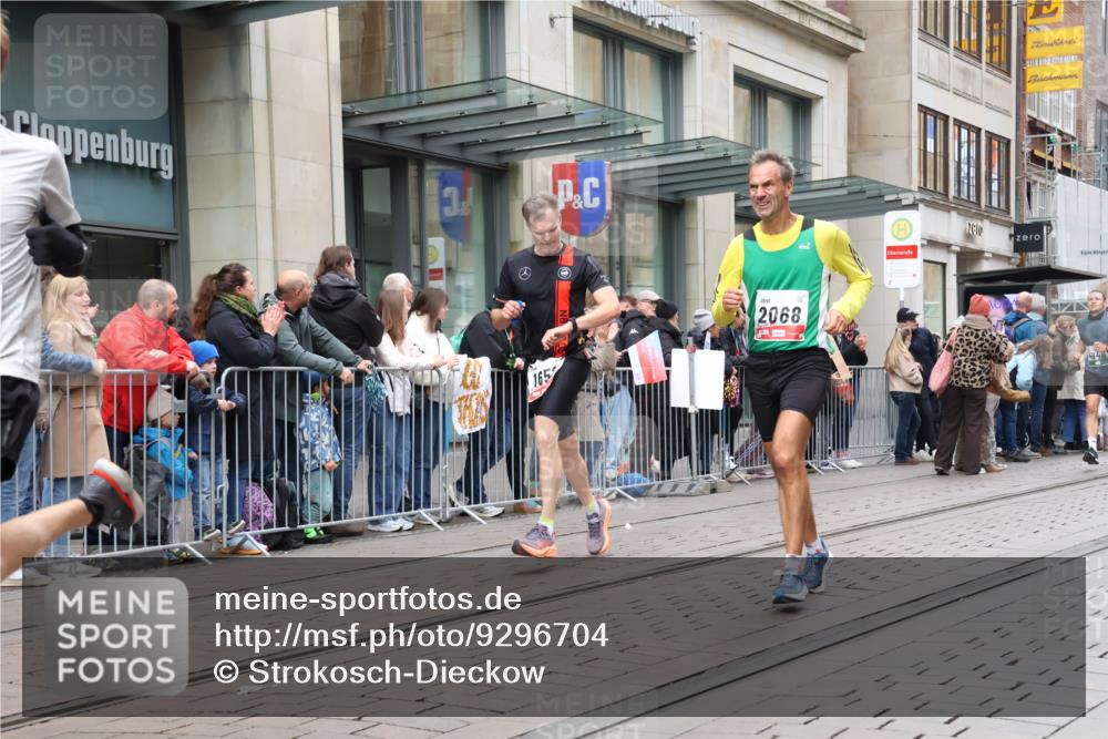 05.10.2025 - 20. swb-Marathon Bremen Strokosch-Dieckow http://msf.ph/oto/9296704 05.10.2025 13:03:54 Ziel 329, 706, 1652, 2068, 2472, 2482, 2643, 2656, 3320, 4848, 6295, 7070, 7583, 7735, 7900, 8013, 329, 706, 1652, 2068, 2472, 2482, 2643, 2656, 3320, 4848, 6295, 7070, 7583, 7735, 7900, 8013 meine-sportfotos.de