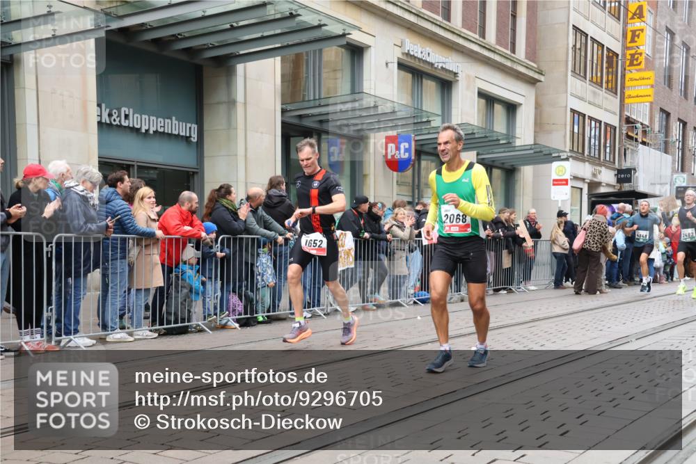 05.10.2025 - 20. swb-Marathon Bremen Strokosch-Dieckow http://msf.ph/oto/9296705 05.10.2025 13:03:54 Ziel 329, 706, 1652, 2068, 2472, 2482, 2643, 2656, 3320, 4848, 6295, 7070, 7583, 7735, 7900, 8013, 329, 706, 1652, 2068, 2472, 2482, 2643, 2656, 3320, 4848, 6295, 7070, 7583, 7735, 7900, 8013 meine-sportfotos.de