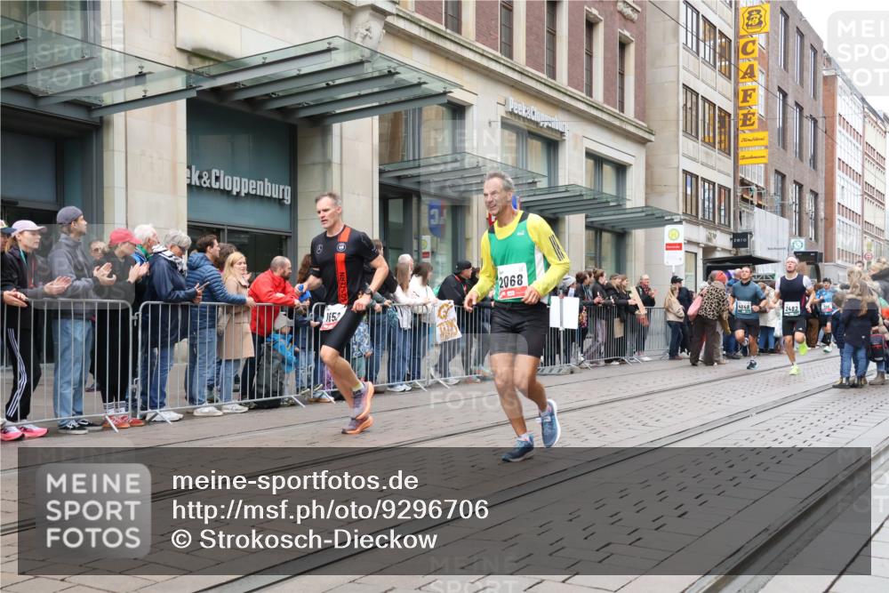 05.10.2025 - 20. swb-Marathon Bremen Strokosch-Dieckow http://msf.ph/oto/9296706 05.10.2025 13:03:55 Ziel 329, 706, 1652, 2068, 2472, 2482, 2643, 2656, 3320, 4848, 6295, 7070, 7583, 7735, 7900, 8013, 329, 706, 1652, 2068, 2472, 2482, 2643, 2656, 3320, 4848, 6295, 7070, 7583, 7735, 7900, 8013 meine-sportfotos.de