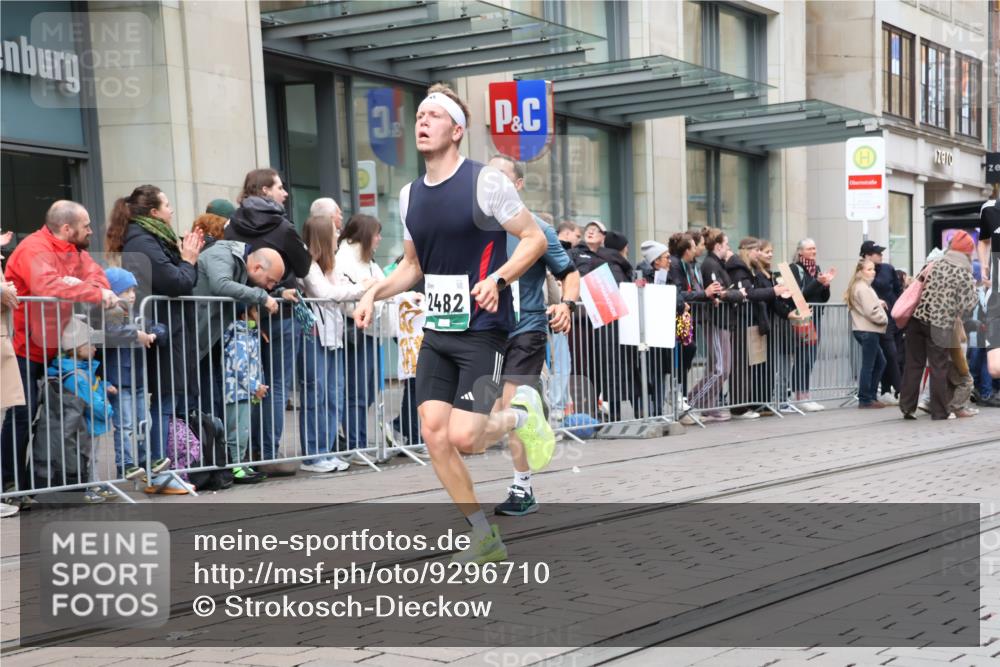 05.10.2025 - 20. swb-Marathon Bremen Strokosch-Dieckow http://msf.ph/oto/9296710 05.10.2025 13:03:57 Ziel 329, 706, 1652, 2068, 2482, 2643, 2656, 3320, 4848, 6295, 7583, 7735, 7900, 8013, 329, 706, 1652, 2068, 2482, 2643, 2656, 3320, 4848, 6295, 7583, 7735, 7900, 8013 meine-sportfotos.de