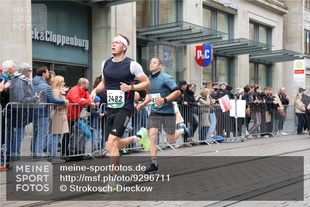 05.10.2025 - 20. swb-Marathon Bremen Strokosch-Dieckow http://msf.ph/oto/9296711 05.10.2025 13:03:57 Ziel 329, 706, 1652, 2068, 2482, 2643, 2656, 3320, 4848, 6295, 7583, 7735, 7900, 8013, 329, 706, 1652, 2068, 2482, 2643, 2656, 3320, 4848, 6295, 7583, 7735, 7900, 8013 meine-sportfotos.de
