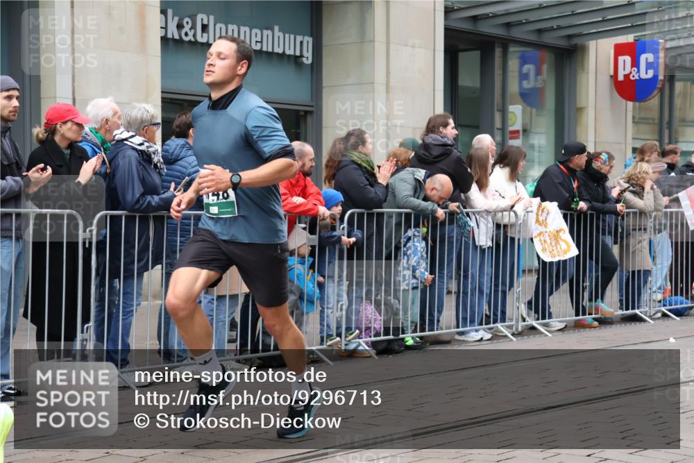 05.10.2025 - 20. swb-Marathon Bremen Strokosch-Dieckow http://msf.ph/oto/9296713 05.10.2025 13:03:58 Ziel 329, 706, 1652, 1763, 2068, 2482, 2643, 2656, 3320, 4848, 6295, 7583, 7735, 7900, 329, 706, 1652, 1763, 2068, 2482, 2643, 2656, 3320, 4848, 6295, 7583, 7735, 7900 meine-sportfotos.de