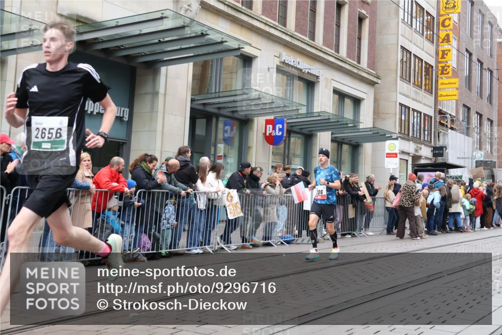 05.10.2025 - 20. swb-Marathon Bremen Strokosch-Dieckow http://msf.ph/oto/9296716 05.10.2025 13:03:59 Ziel 329, 706, 1652, 1763, 2068, 2482, 2643, 2656, 3320, 4848, 5656, 6295, 7583, 7735, 7900, 329, 706, 1652, 1763, 2068, 2482, 2643, 2656, 3320, 4848, 5656, 6295, 7583, 7735, 7900 meine-sportfotos.de