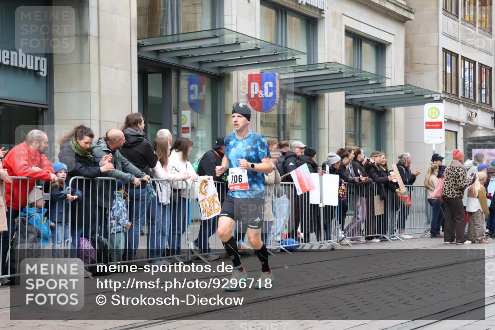 05.10.2025 - 20. swb-Marathon Bremen Strokosch-Dieckow http://msf.ph/oto/9296718 05.10.2025 13:03:59 Ziel 329, 706, 1652, 1763, 2068, 2482, 2643, 2656, 3320, 4848, 5656, 6295, 7583, 7735, 7900, 329, 706, 1652, 1763, 2068, 2482, 2643, 2656, 3320, 4848, 5656, 6295, 7583, 7735, 7900 meine-sportfotos.de