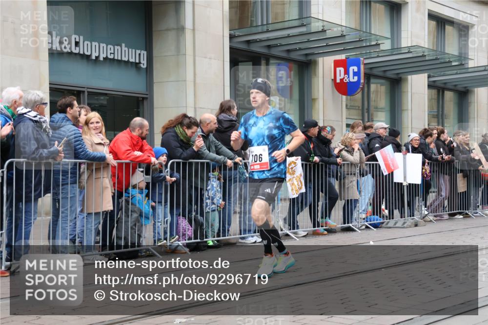 05.10.2025 - 20. swb-Marathon Bremen Strokosch-Dieckow http://msf.ph/oto/9296719 05.10.2025 13:04:00 Ziel 329, 706, 1763, 2068, 2482, 2643, 2656, 3320, 4848, 5656, 6295, 7583, 7735, 7900, 329, 706, 1763, 2068, 2482, 2643, 2656, 3320, 4848, 5656, 6295, 7583, 7735, 7900 meine-sportfotos.de