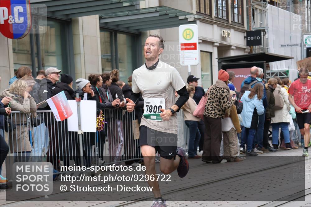 05.10.2025 - 20. swb-Marathon Bremen Strokosch-Dieckow http://msf.ph/oto/9296722 05.10.2025 13:04:02 Ziel 329, 706, 1763, 2068, 2643, 3320, 4848, 5656, 6295, 7583, 7735, 7900, 329, 706, 1763, 2068, 2643, 3320, 4848, 5656, 6295, 7583, 7735, 7900 meine-sportfotos.de