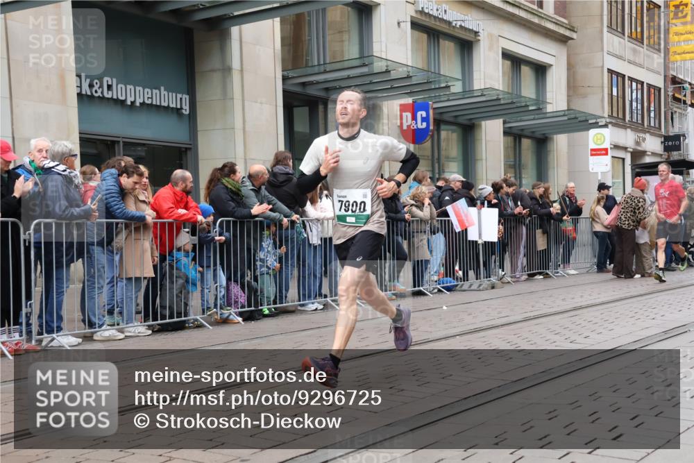 05.10.2025 - 20. swb-Marathon Bremen Strokosch-Dieckow http://msf.ph/oto/9296725 05.10.2025 13:04:03 Ziel 329, 706, 1763, 2068, 2643, 3320, 4848, 5656, 6295, 7583, 7735, 7900, 329, 706, 1763, 2068, 2643, 3320, 4848, 5656, 6295, 7583, 7735, 7900 meine-sportfotos.de