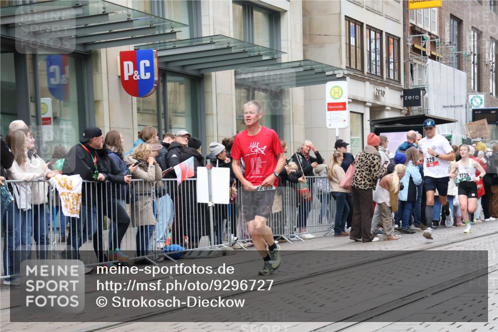 05.10.2025 - 20. swb-Marathon Bremen Strokosch-Dieckow http://msf.ph/oto/9296727 05.10.2025 13:04:04 Ziel 329, 706, 1763, 2068, 2643, 3320, 5656, 6295, 7583, 7735, 7900, 329, 706, 1763, 2068, 2643, 3320, 5656, 6295, 7583, 7735, 7900 meine-sportfotos.de