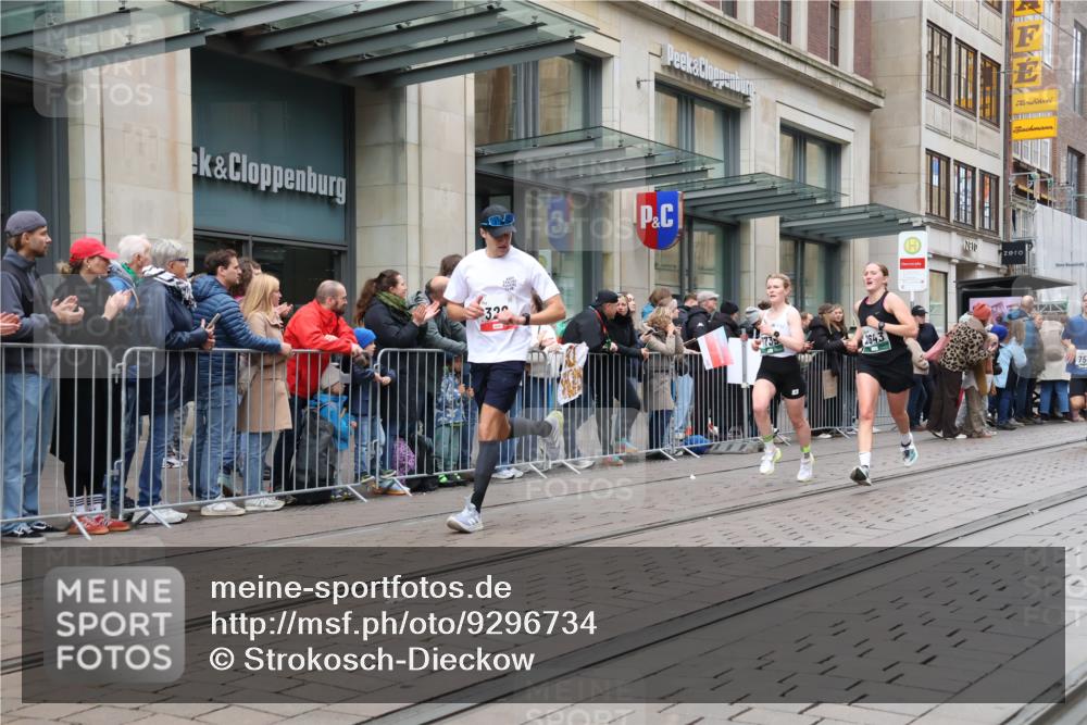 05.10.2025 - 20. swb-Marathon Bremen Strokosch-Dieckow http://msf.ph/oto/9296734 05.10.2025 13:04:07 Ziel 329, 706, 1763, 2643, 3320, 5656, 6295, 7176, 7583, 7735, 7900, 329, 706, 1763, 2643, 3320, 5656, 6295, 7176, 7583, 7735, 7900 meine-sportfotos.de