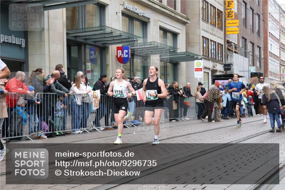 05.10.2025 - 20. swb-Marathon Bremen Strokosch-Dieckow http://msf.ph/oto/9296735 05.10.2025 13:04:07 Ziel 329, 706, 1763, 2643, 3320, 5656, 6295, 7176, 7583, 7735, 7900, 329, 706, 1763, 2643, 3320, 5656, 6295, 7176, 7583, 7735, 7900 meine-sportfotos.de