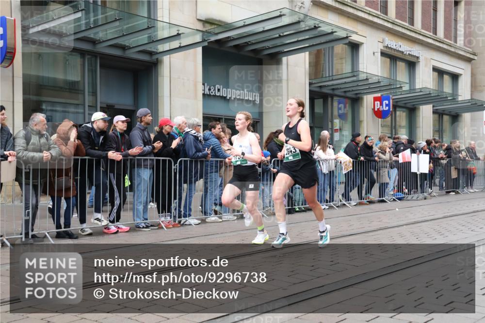 05.10.2025 - 20. swb-Marathon Bremen Strokosch-Dieckow http://msf.ph/oto/9296738 05.10.2025 13:04:08 Ziel 329, 1763, 2643, 3320, 5656, 6295, 7176, 7583, 7735, 329, 1763, 2643, 3320, 5656, 6295, 7176, 7583, 7735 meine-sportfotos.de