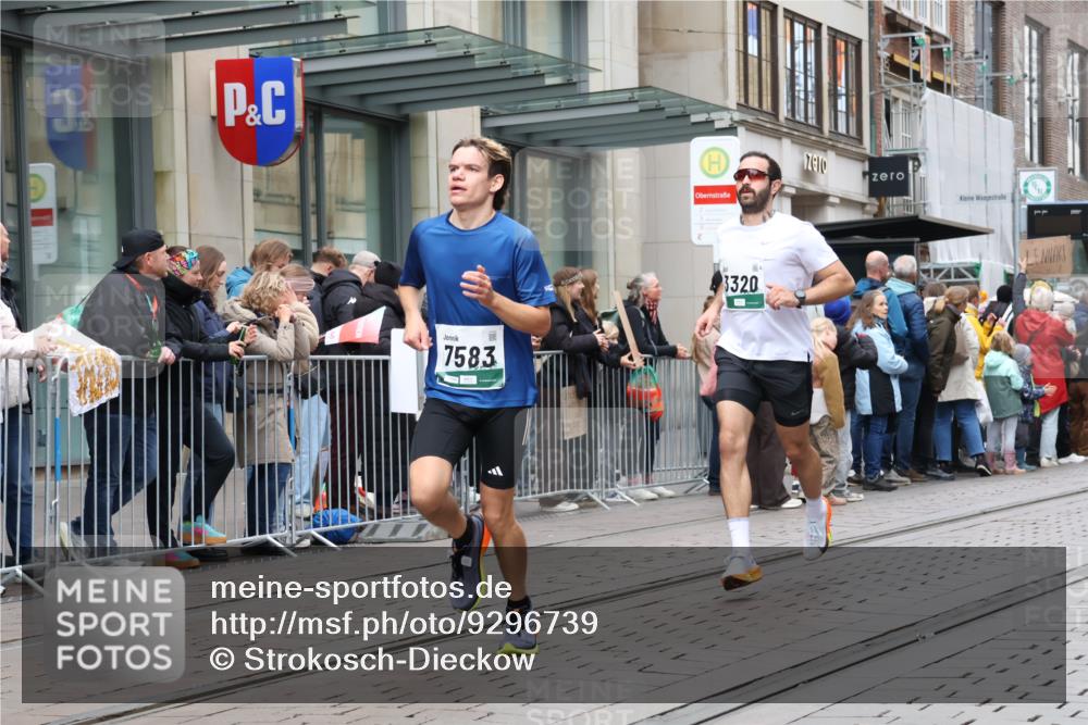 05.10.2025 - 20. swb-Marathon Bremen Strokosch-Dieckow http://msf.ph/oto/9296739 05.10.2025 13:04:09 Ziel 329, 1265, 1763, 2643, 3320, 4966, 5656, 6295, 7176, 7583, 7735, 329, 1265, 1763, 2643, 3320, 4966, 5656, 6295, 7176, 7583, 7735 meine-sportfotos.de