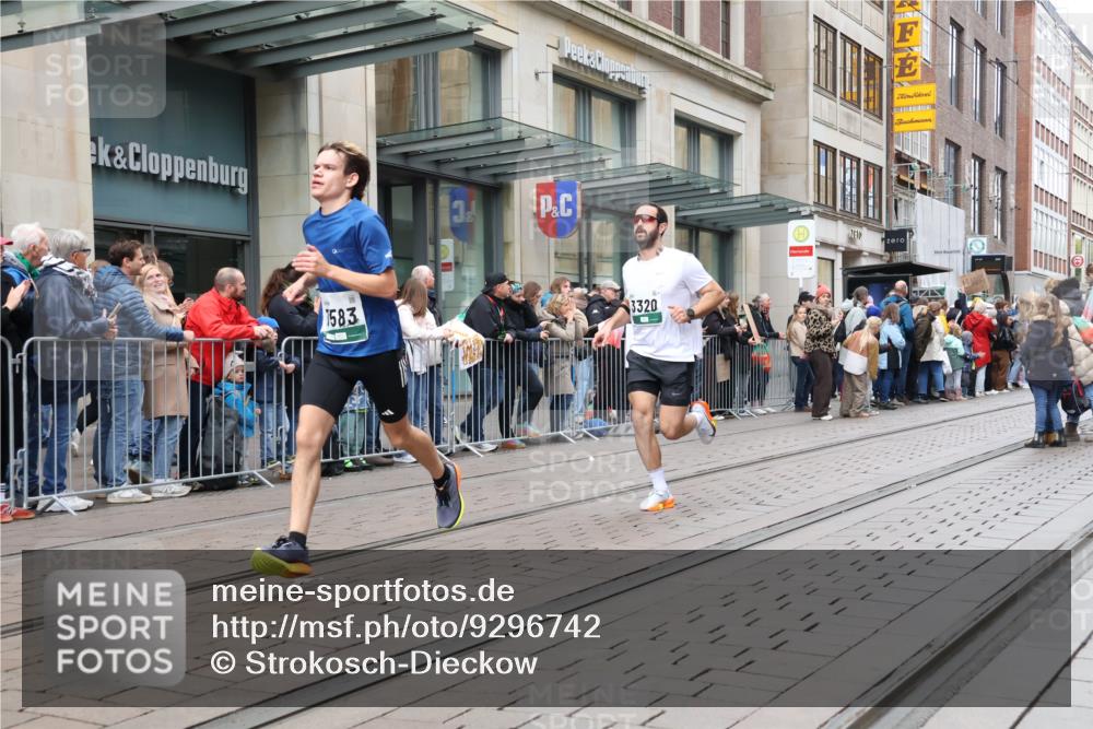 05.10.2025 - 20. swb-Marathon Bremen Strokosch-Dieckow http://msf.ph/oto/9296742 05.10.2025 13:04:10 Ziel 329, 577, 1265, 1763, 2643, 3320, 4966, 5656, 6295, 7176, 7583, 7735, 329, 577, 1265, 1763, 2643, 3320, 4966, 5656, 6295, 7176, 7583, 7735 meine-sportfotos.de