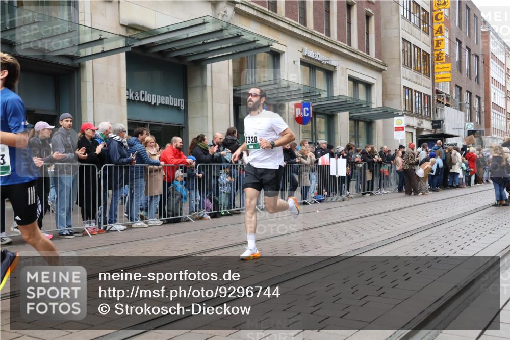 05.10.2025 - 20. swb-Marathon Bremen Strokosch-Dieckow http://msf.ph/oto/9296744 05.10.2025 13:04:11 Ziel 109, 577, 1265, 1763, 2643, 3320, 4966, 5656, 6295, 7176, 7583, 7735, 109, 577, 1265, 1763, 2643, 3320, 4966, 5656, 6295, 7176, 7583, 7735 meine-sportfotos.de