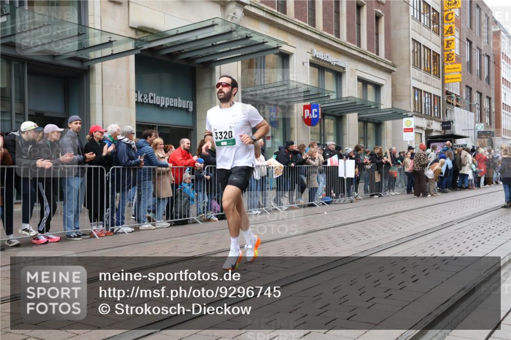 05.10.2025 - 20. swb-Marathon Bremen Strokosch-Dieckow http://msf.ph/oto/9296745 05.10.2025 13:04:11 Ziel 109, 577, 1265, 1763, 2643, 3320, 4966, 5656, 6295, 7176, 7583, 7735, 109, 577, 1265, 1763, 2643, 3320, 4966, 5656, 6295, 7176, 7583, 7735 meine-sportfotos.de