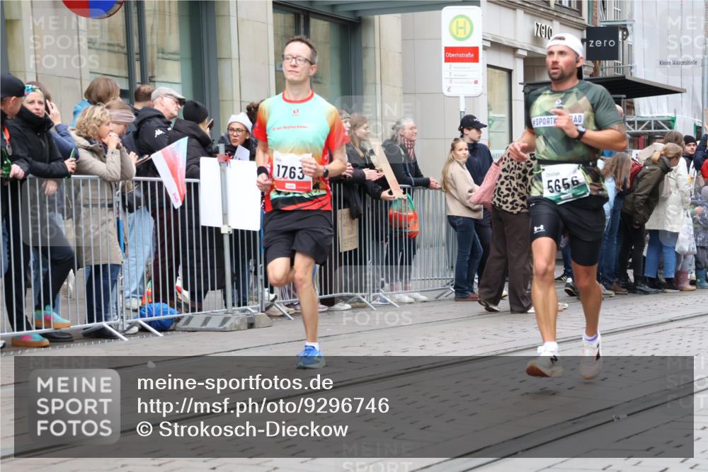 05.10.2025 - 20. swb-Marathon Bremen Strokosch-Dieckow http://msf.ph/oto/9296746 05.10.2025 13:04:17 Ziel 109, 577, 1265, 1763, 2057, 2188, 4966, 5656, 6463, 7176, 7583, 109, 577, 1265, 1763, 2057, 2188, 4966, 5656, 6463, 7176, 7583 meine-sportfotos.de