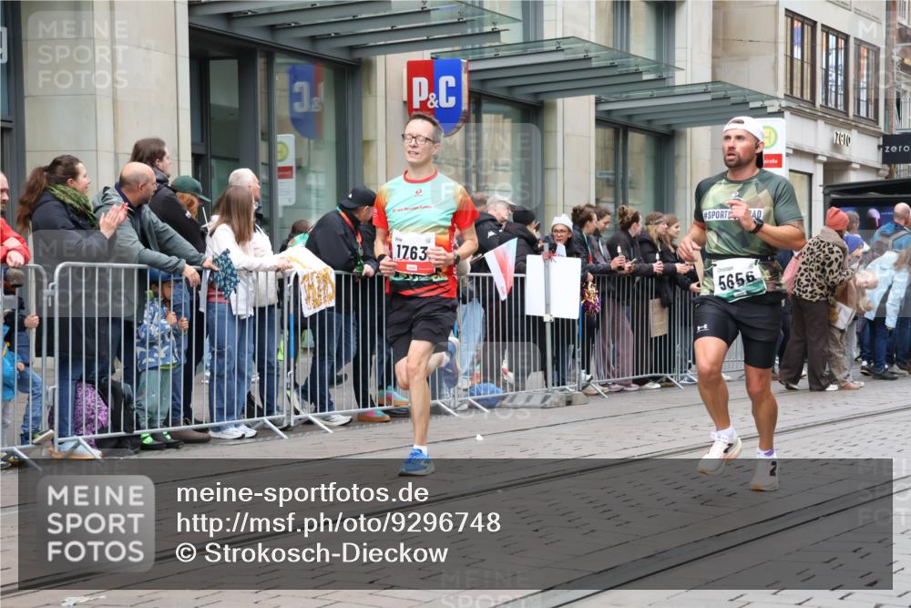 05.10.2025 - 20. swb-Marathon Bremen Strokosch-Dieckow http://msf.ph/oto/9296748 05.10.2025 13:04:18 Ziel 109, 577, 1265, 1763, 2057, 2188, 4966, 5656, 6463, 7176, 109, 577, 1265, 1763, 2057, 2188, 4966, 5656, 6463, 7176 meine-sportfotos.de
