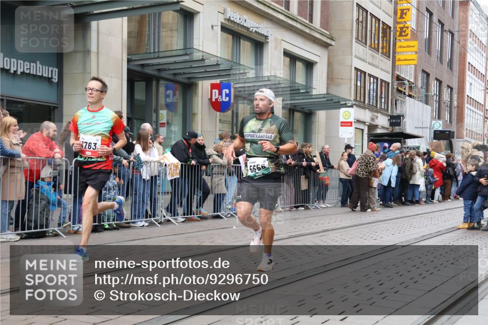 05.10.2025 - 20. swb-Marathon Bremen Strokosch-Dieckow http://msf.ph/oto/9296750 05.10.2025 13:04:18 Ziel 109, 577, 1265, 1763, 2057, 2188, 4966, 5656, 6463, 7176, 109, 577, 1265, 1763, 2057, 2188, 4966, 5656, 6463, 7176 meine-sportfotos.de