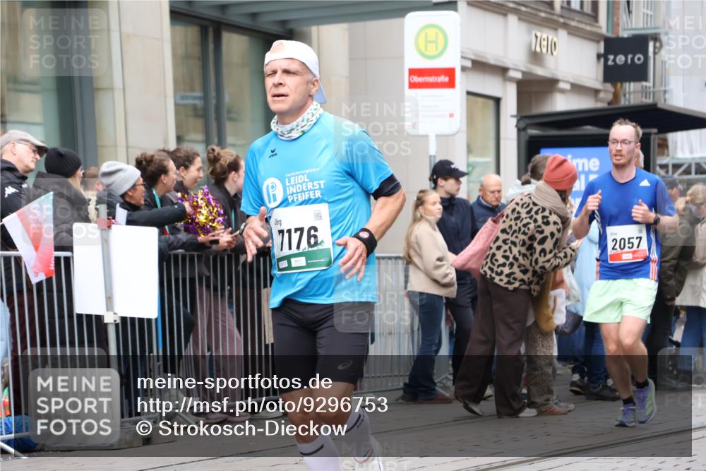 05.10.2025 - 20. swb-Marathon Bremen Strokosch-Dieckow http://msf.ph/oto/9296753 05.10.2025 13:04:23 Ziel 109, 577, 819, 1265, 1763, 2057, 2188, 4966, 5656, 6463, 7176, 109, 577, 819, 1265, 1763, 2057, 2188, 4966, 5656, 6463, 7176 meine-sportfotos.de