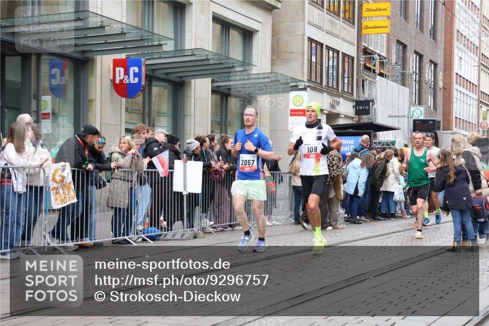 05.10.2025 - 20. swb-Marathon Bremen Strokosch-Dieckow http://msf.ph/oto/9296757 05.10.2025 13:04:25 Ziel 109, 577, 819, 1265, 2057, 2188, 4966, 6463, 7176, 109, 577, 819, 1265, 2057, 2188, 4966, 6463, 7176 meine-sportfotos.de