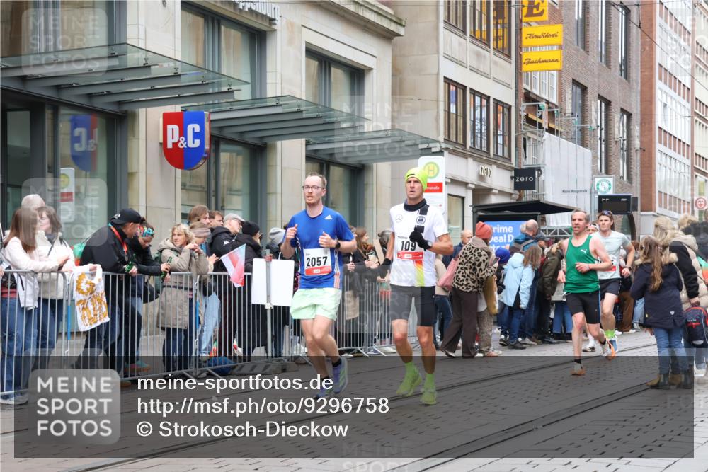 05.10.2025 - 20. swb-Marathon Bremen Strokosch-Dieckow http://msf.ph/oto/9296758 05.10.2025 13:04:26 Ziel 109, 577, 819, 1265, 2057, 2188, 4966, 6463, 7176, 109, 577, 819, 1265, 2057, 2188, 4966, 6463, 7176 meine-sportfotos.de