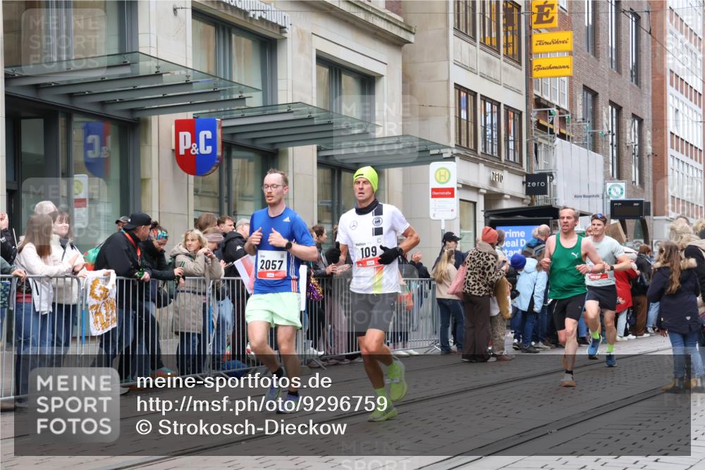 05.10.2025 - 20. swb-Marathon Bremen Strokosch-Dieckow http://msf.ph/oto/9296759 05.10.2025 13:04:26 Ziel 109, 577, 819, 1265, 2057, 2188, 4966, 6463, 7176, 109, 577, 819, 1265, 2057, 2188, 4966, 6463, 7176 meine-sportfotos.de
